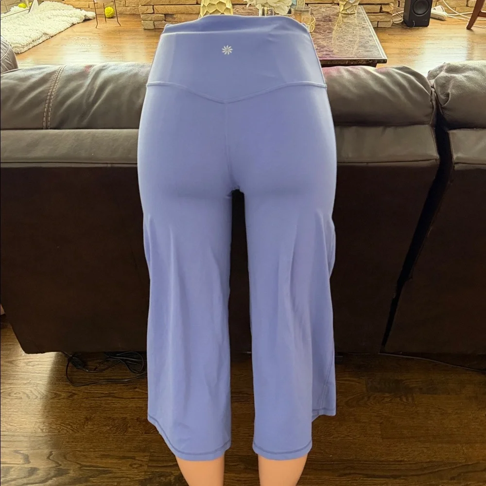 Athleta Lavender Wide-Leg Cropped Active Capris